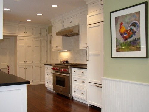 glencoe kitchen remodel with molding.jpg