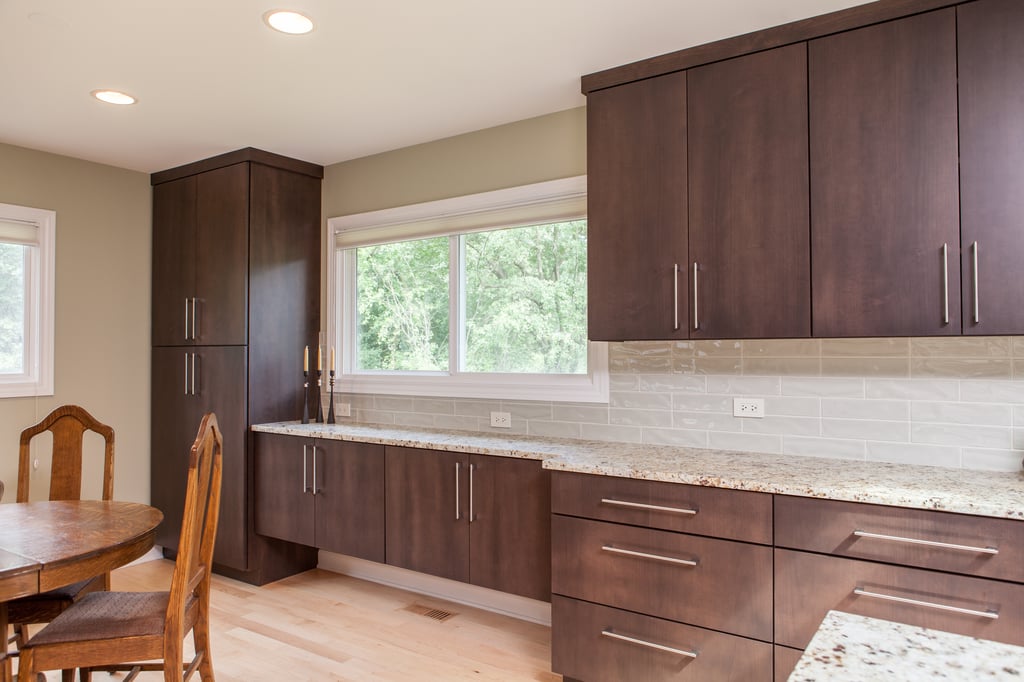 Gorgeous countertops and amazing backsplash